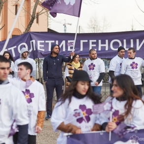 Столетие Геноцида армян: митинг возле церкви 